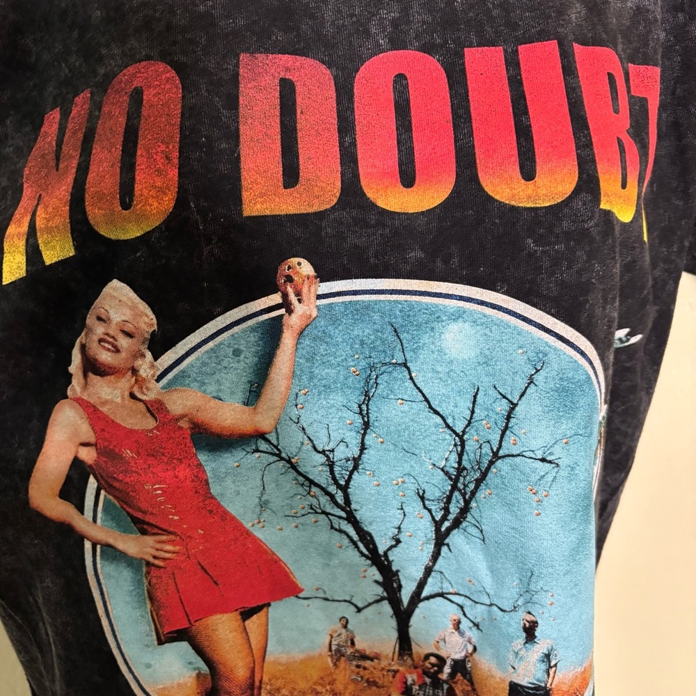 Urban Outfitters No Doubt Tragic Kingdom Tour '97 Graphic Acid Wash Tee Black - Picture 7 of 16